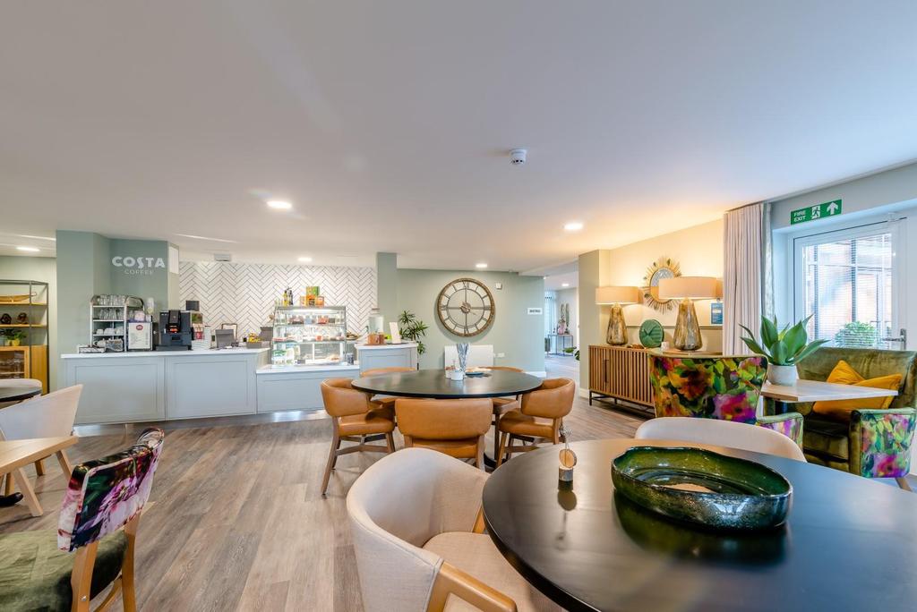 8489315-interior18.jpg