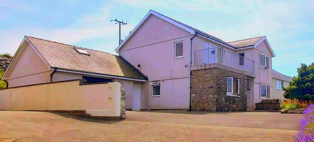 Ty Cefn.jpg