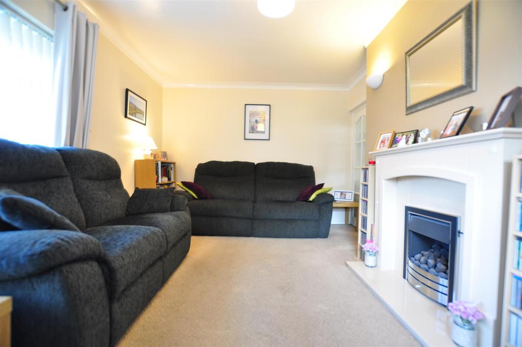 Kelwood Drive, Halesowen 3 bed semidetached house £275,000