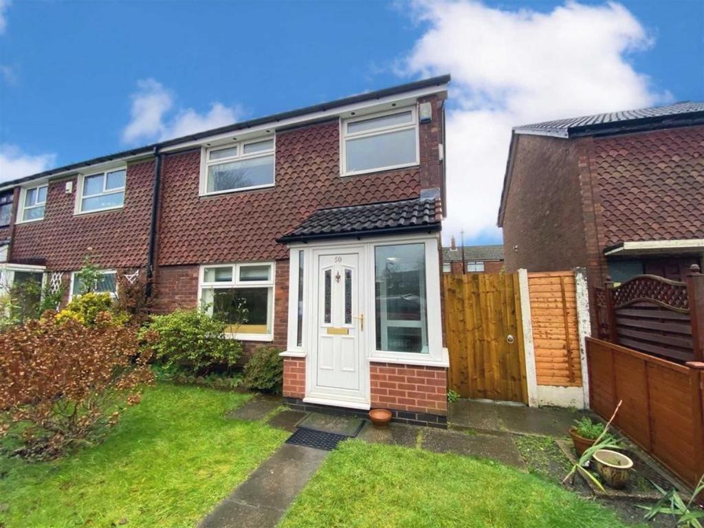 Sandbach Road, Sale 3 bed end of terrace house £280,000