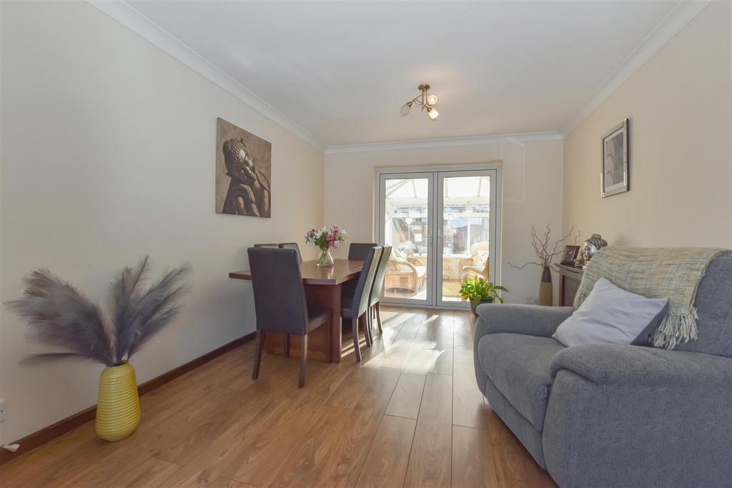 Setterwood Garth, Willerby 3 bed semidetached house £200,000