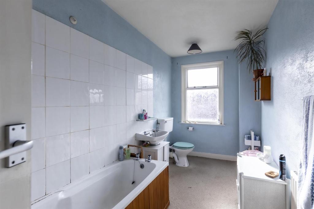 Bathroom suite