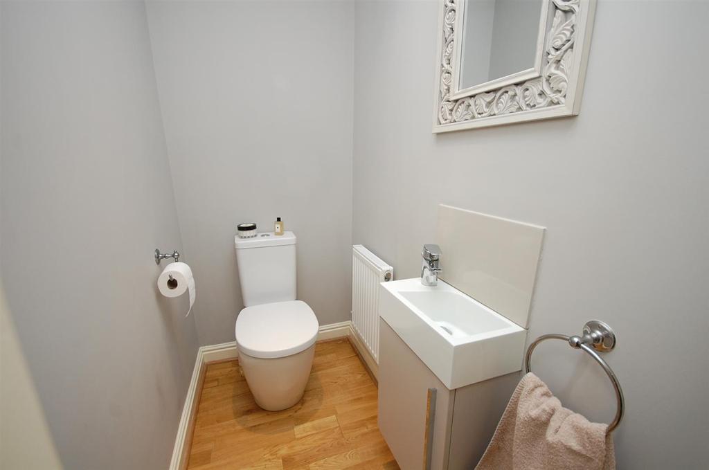 Cloakroom/wc