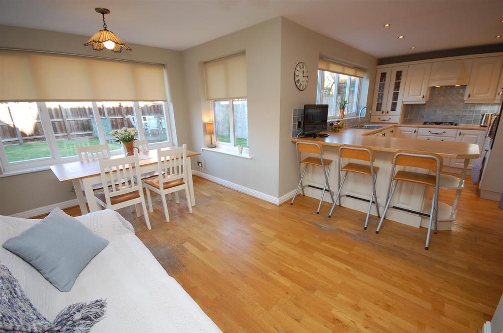 Living/dining area