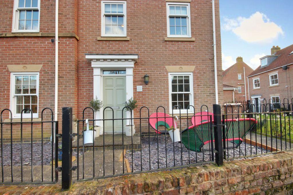 Trinity Fold, South Cave HU15 2BJ 3 bed end of terrace house £265,000