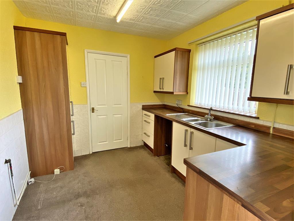 Far Lane, East Dene, Rotherham, S65 2RU 3 bed semidetached house £