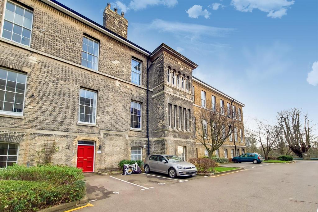 Mennie House, Gilbert Close, London, SE18 2 bed apartment £1,600 pcm