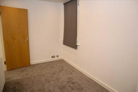 2 bedroom terraced house to rent, Close to Churchill Square