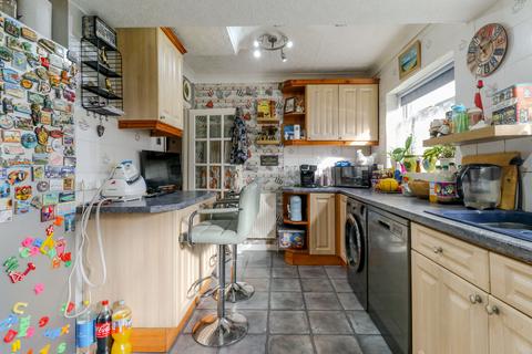 12 Radnor Gardens, Enfield, EN1 3RH