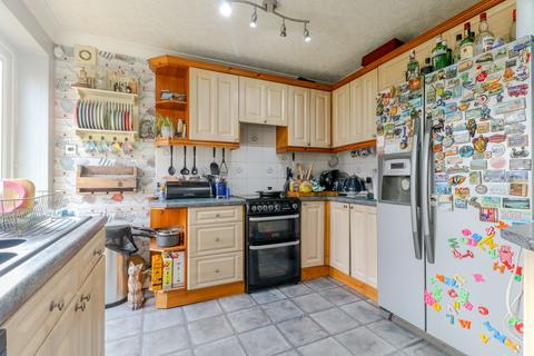 12 Radnor Gardens, Enfield, EN1 3RH