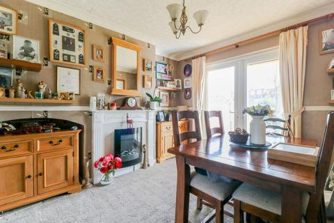 12 Radnor Gardens, Enfield, EN1 3RH