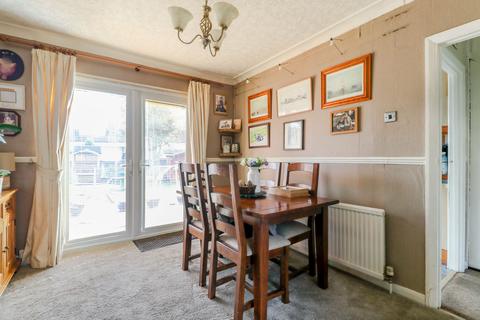 12 Radnor Gardens, Enfield, EN1 3RH