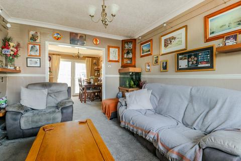 12 Radnor Gardens, Enfield, EN1 3RH