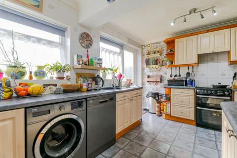 12 Radnor Gardens, Enfield, EN1 3RH