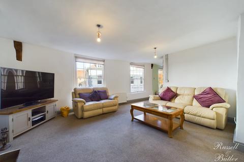 3 bedroom apartment to rent, West Street, Buckingham