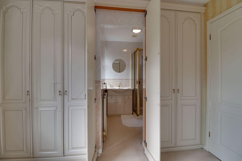 Ensuite to Bed 1