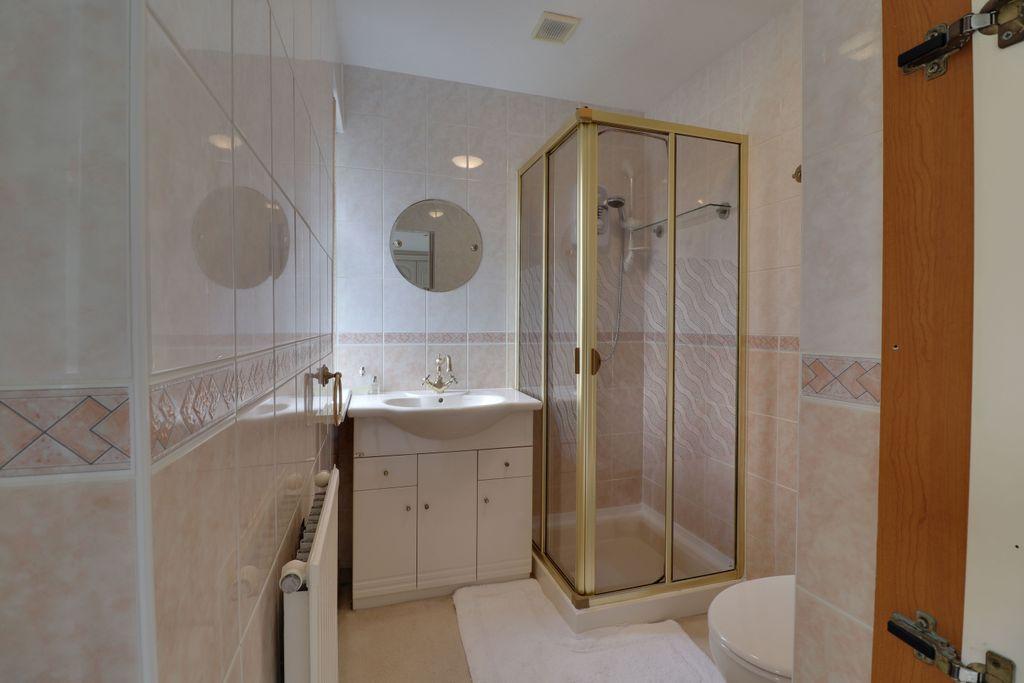 Ensuite to Bed 1