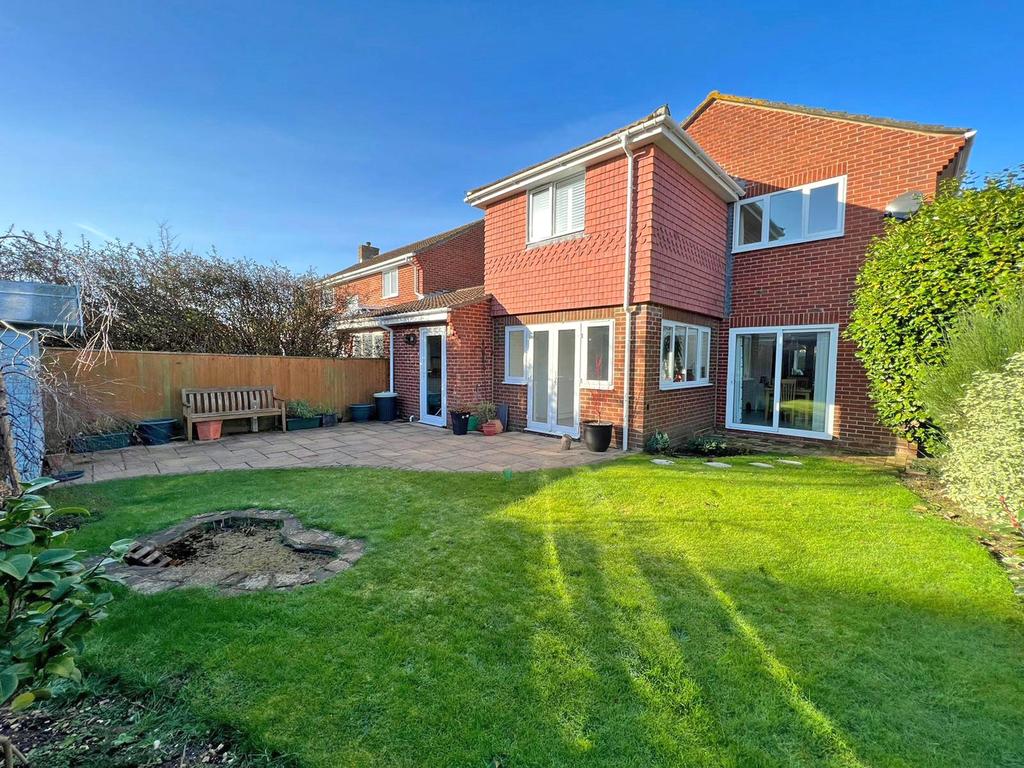 Swallow Drive, Milford on Sea... 4 bed detached house £695,000