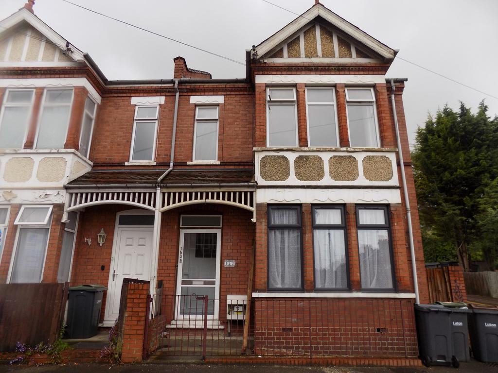 Ashburnham Road, Luton, Bedfordshire... 2 bed apartment £900 pcm (£