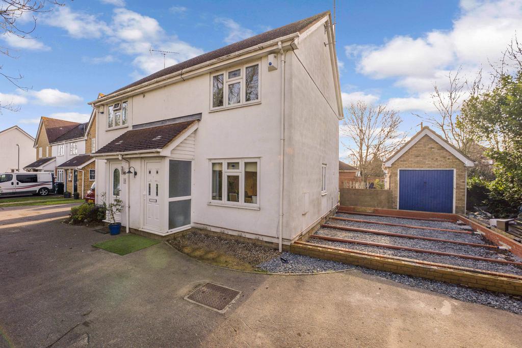 Regency Close, Rochford, SS4 2 bed semidetached house £290,000
