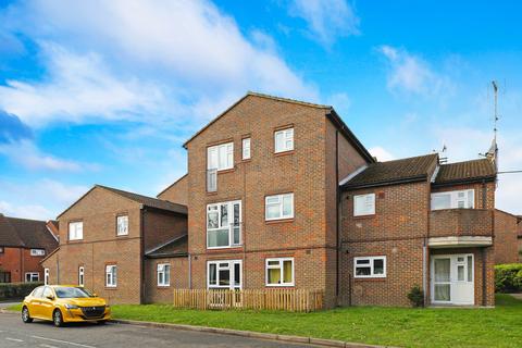 13 Green Walk, Hampton, TW12 3YG