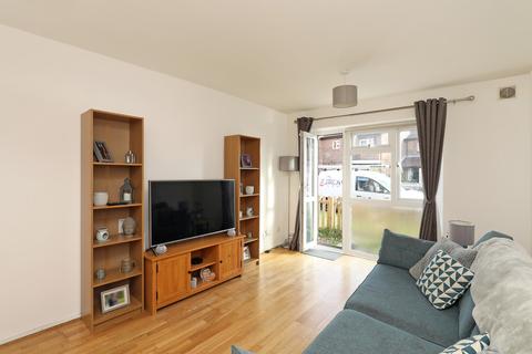 13 Green Walk, Hampton, TW12 3YG