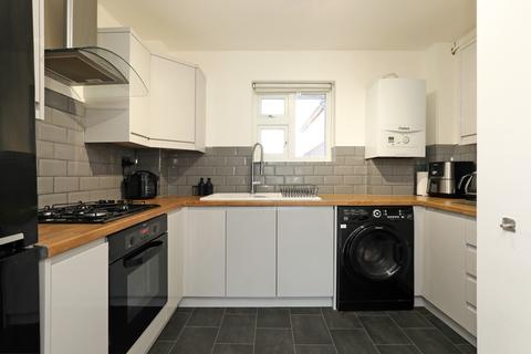 13 Green Walk, Hampton, TW12 3YG