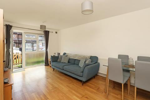 13 Green Walk, Hampton, TW12 3YG