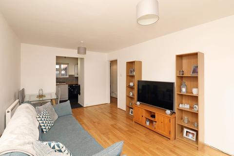 13 Green Walk, Hampton, TW12 3YG