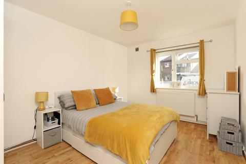 13 Green Walk, Hampton, TW12 3YG