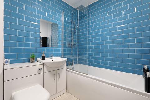 13 Green Walk, Hampton, TW12 3YG