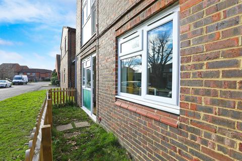 13 Green Walk, Hampton, TW12 3YG