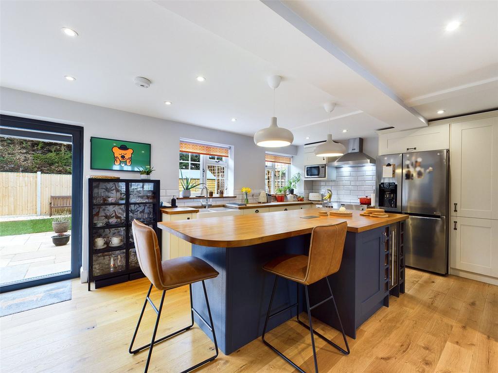 Theale Road, Burghfield, Reading, Berkshire, RG30 4 bed semidetached house £625,000