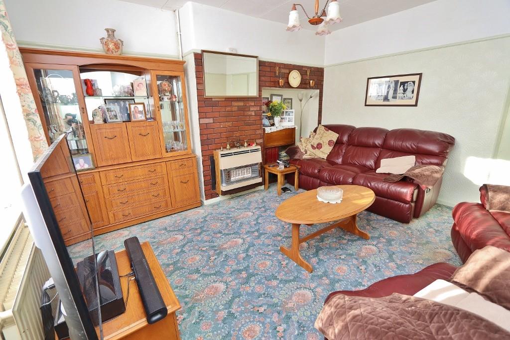 Lichfield Road, Dagenham, RM8 2 bed terraced house £350,000