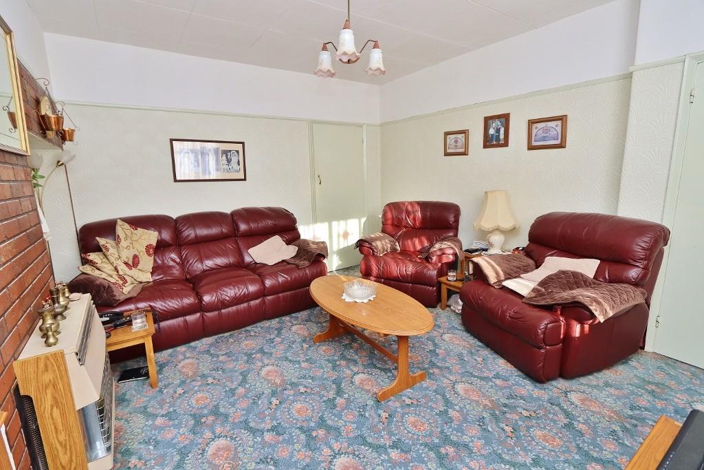 Lichfield Road, Dagenham, RM8 2 bed terraced house £350,000