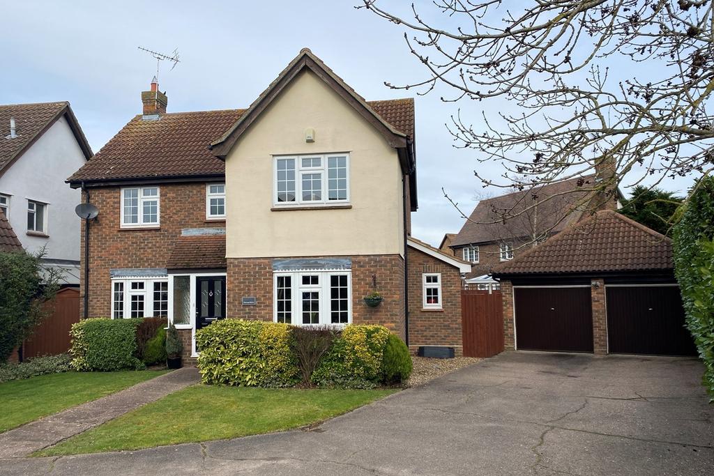 Howard Drive, Chelmer Village, Chelmsford, CM2 4 bed detached house - £ ...