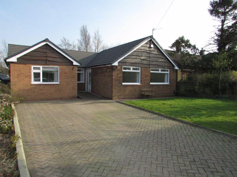 Milbury Drive Littleborough. 4 bed detached bungalow £1,500 pcm (£346 pw)