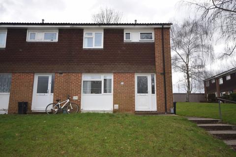 3 bedroom end of terrace house to rent, Rye Close, Guildford