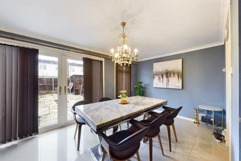 9 Larkspur Close, South Ockendon, RM15 6JQ