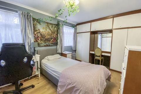 9 Larkspur Close, South Ockendon, RM15 6JQ