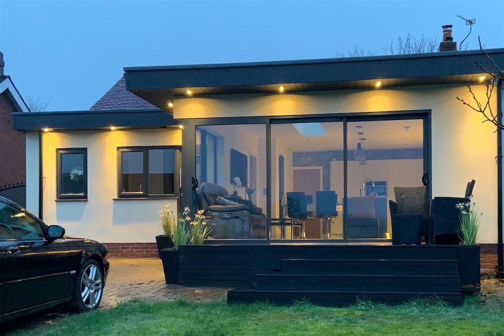 Bolton Road, Heath Charnock, Chorley 2 bed detached bungalow £349,995