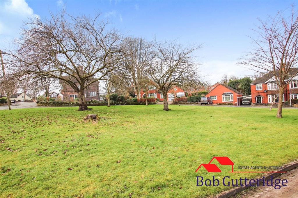 Oaklands Avenue, Wolstanton, Newcastle 3 bed semidetached house £250,000