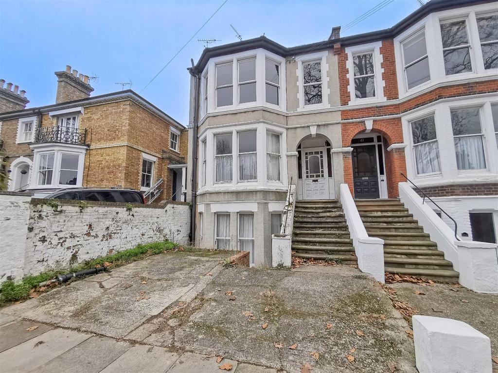 Cambridge Road, SouthendOnSea 2 bed apartment £240,000