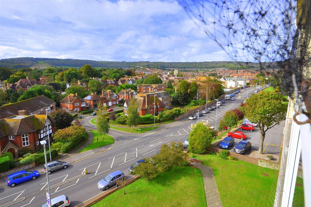 The Limes, Upperton Road, Eastbourne 2 bed flat £220,000