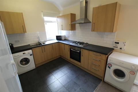 6 bedroom end of terrace house to rent - King Richard Street, Coventry