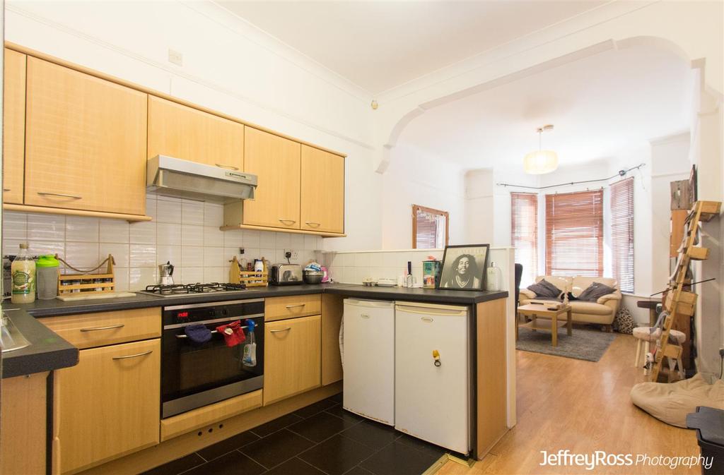 Lochaber Street, Roath Park 1 bed flat £795 pcm (£183 pw)