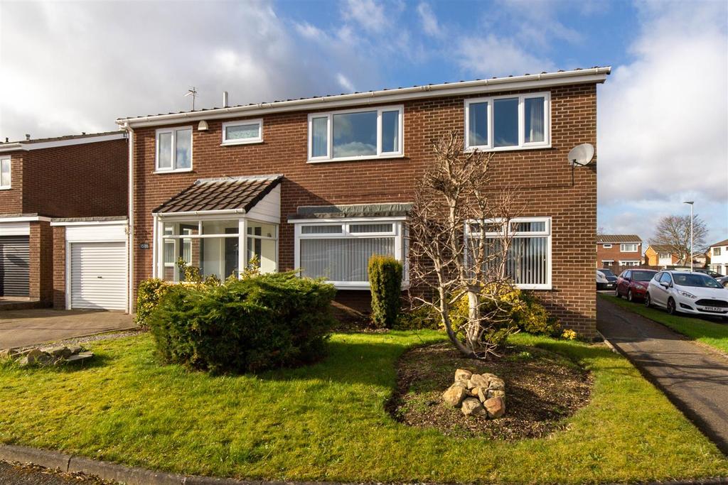 Kinloss Square, Cramlington 4 bed detached house £300,000