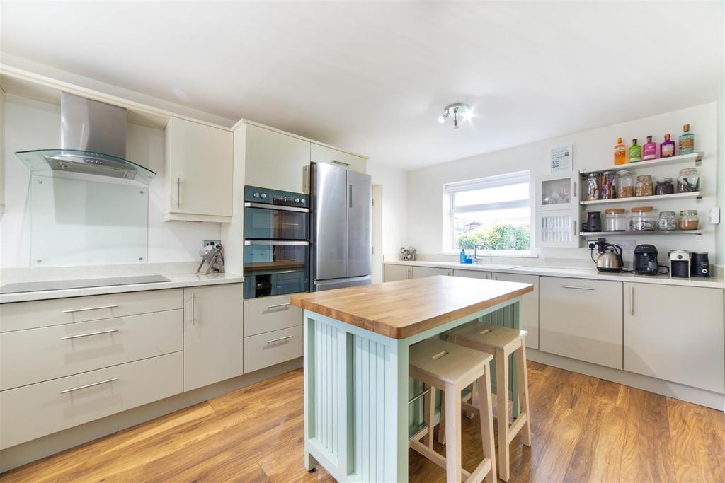 Kinloss Square, Cramlington 4 bed detached house £300,000