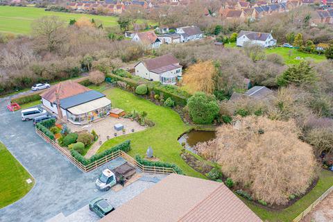 87 Canewdon View Road, Rochford, SS4 3DU