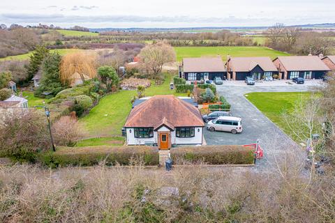 87 Canewdon View Road, Rochford, SS4 3DU
